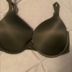Never worn PINK bra size 34 DD